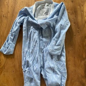VGUC Newborn magnetic me onesie